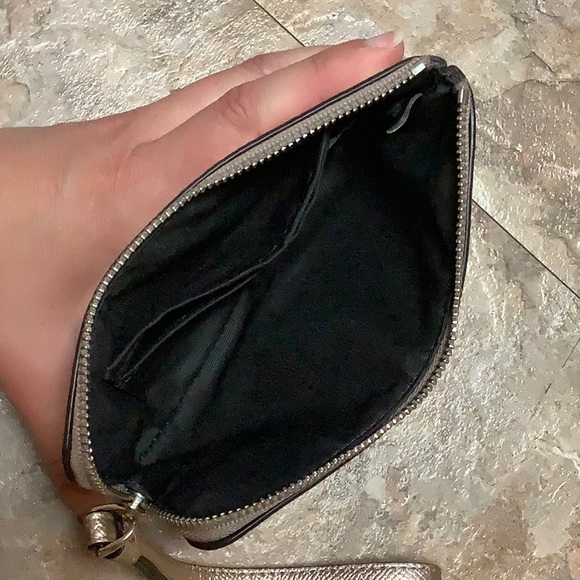 Gold metallic Coach zip corner wallet - Picture 4 of 5